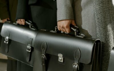 Rotatividade de CEOs atinge recorde: investidores pressionam, novos líderes surgem, mas mulheres ficam para trás