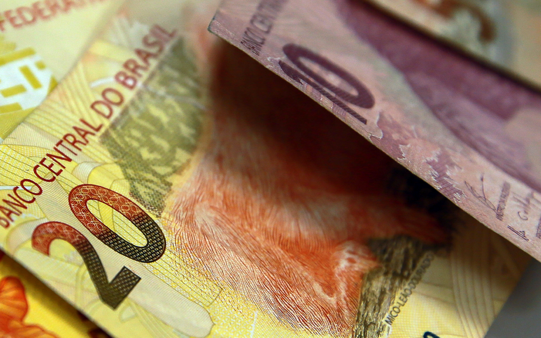 Salário mínimo sobe para R$ 1.621 em 2026